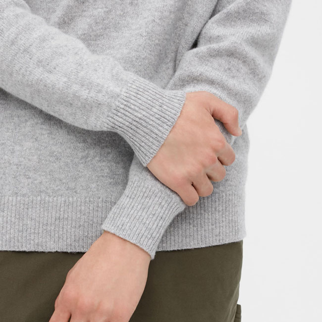 Budget lambswool turtleneck jumpers at Uniqlo